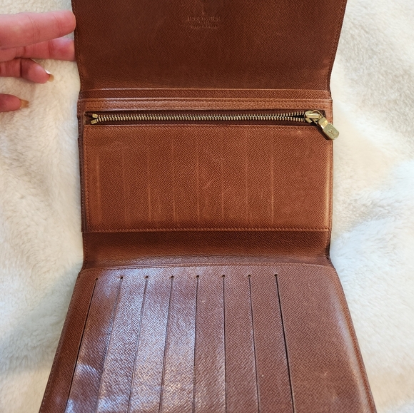 Louis Vuitton Tri-Fold Wallet - Picture 3 of 6